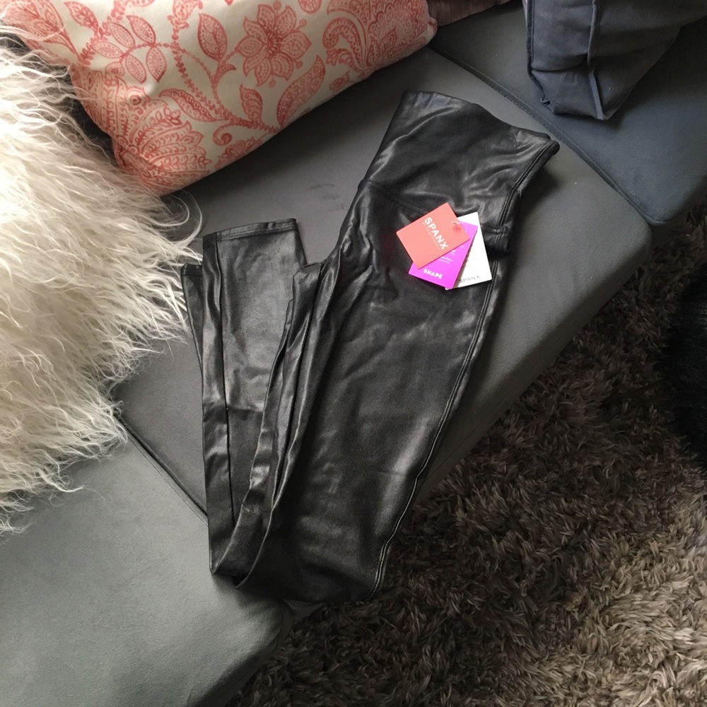 Spanx pleather leggings size large NWT